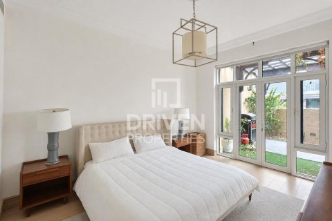 Apartment in Downtown Dubai (Downtown Burj Dubai), Dubai 2 bedrooms, 163.32 sq.m. № 128037 - photo 7