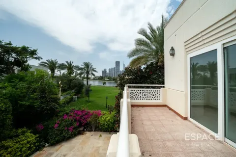 Villa in Meadows 1, Meadows, Dubai 6 bedrooms, 457 sq.m. № 122936 - photo 17