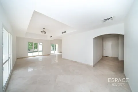 Villa in Meadows 1, Meadows, Dubai 6 bedrooms, 457 sq.m. № 122936 - photo 3