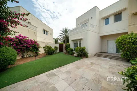 Villa in Meadows 1, Meadows, Dubai 6 bedrooms, 457 sq.m. № 122936 - photo 20