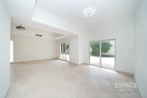 Villa in Meadows 1, Meadows, Dubai 6 bedrooms, 457 sq.m. № 122936 - photo 4