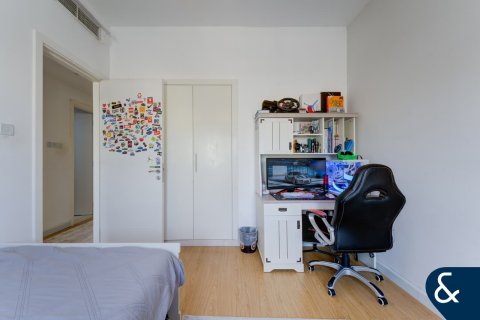 Villa en Springs 10, The Springs, Dubai, 3 dormitorios, 290 m², № 75896 - foto 9