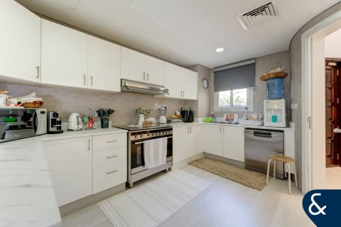 Villa en Springs 10, The Springs, Dubai, 3 dormitorios, 290 m², № 75896 - foto 28