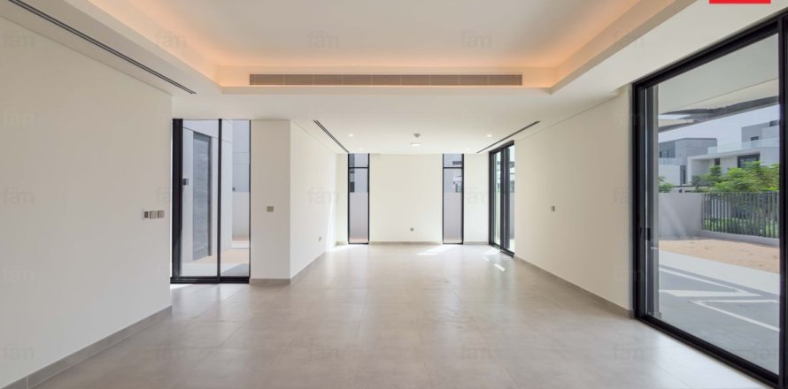 Villa en Dubai, 4 dormitorios, 456 m², № 115422
