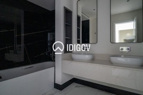 Apartment in Business Bay, Dubai 2 bedrooms, 199 sq.m. № 136327 - photo 11