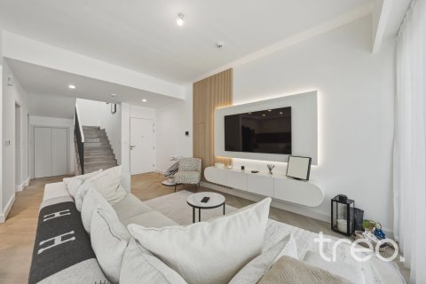 Townhouse in Dubai 3 bedrooms, 181.25 sq.m. № 123569 - photo 2