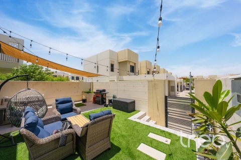 Adosado en Noor Townhouses, Town Square, Dubai, 4 dormitorios, 195 m², № 123571 - foto 22