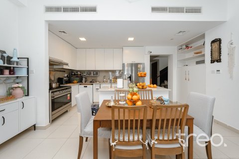 Adosado en Noor Townhouses, Town Square, Dubai, 4 dormitorios, 195 m², № 123571 - foto 4