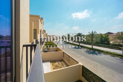 Снять в аренду таунхаус в Hillside at Jumeirah Golf Estates, Джумейра Гольф Эстейтс, Дубай: 3 спальни, 147.80867300м², № 100425 - фото 12