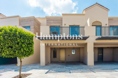 Снять в аренду таунхаус в Hillside at Jumeirah Golf Estates, Джумейра Гольф Эстейтс, Дубай: 3 спальни, 147.80867300м², № 100425 - фото 4