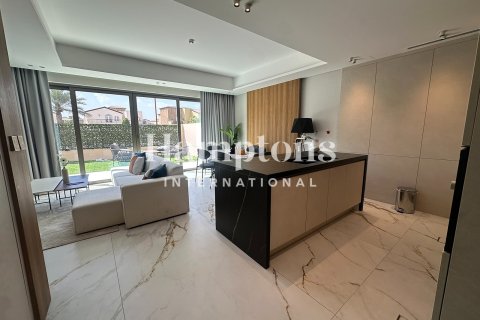 Снять в аренду таунхаус в Hillside at Jumeirah Golf Estates, Джумейра Гольф Эстейтс, Дубай: 3 спальни, 208.66013800м², № 100425 - фото 2