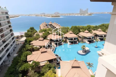 Ático en Dubai, 4 dormitorios, 677 m², № 59402 - foto 1