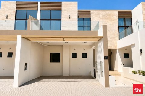 Таунхаус в Дубае, 4 спальни, 187.2м², № 115290