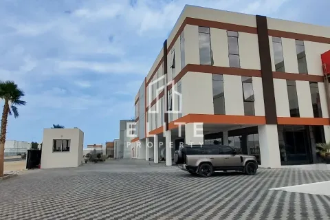 Almacén en Jebel Ali, Dubai, 7040 m², № 38935 - foto 2