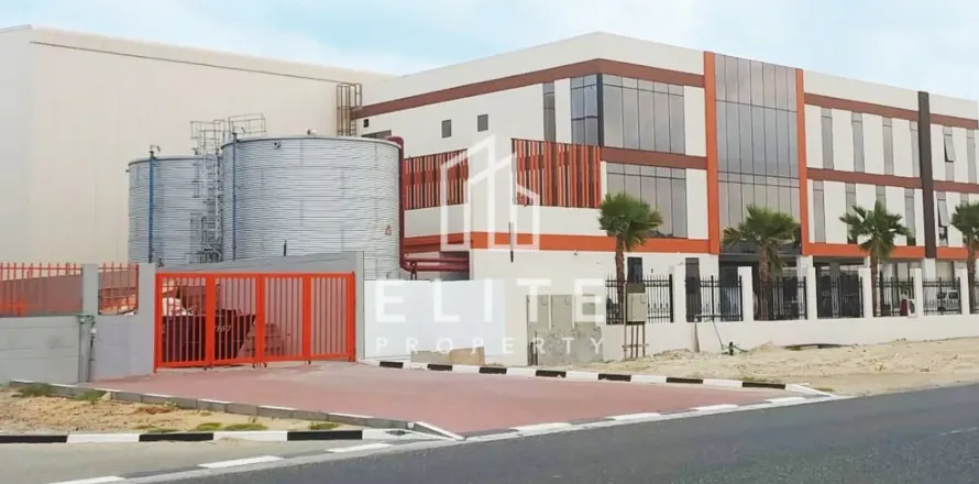Almacén en Jebel Ali, Dubai, 7040 m², № 38935