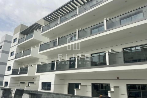Купить здание в International City, Дубай: 11049м², № 38931 - фото 1