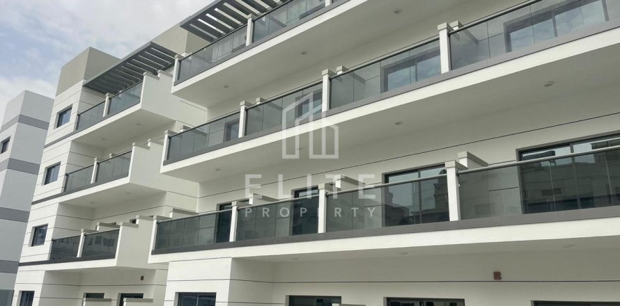 Здание в International City, Дубай, 11049м², № 38931