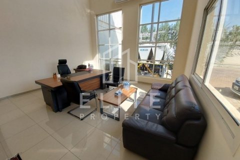 Almacén en Dubai, 5478 m², № 38934 - foto 5