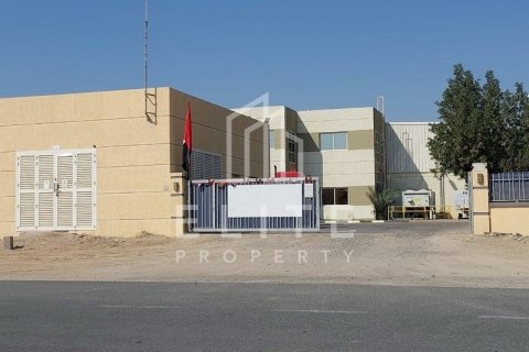 Almacén en Dubai, 5478 m², № 38934 - foto 1