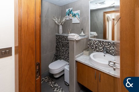 Villa in Legacy, Jumeirah Park, Dubai 4 bedrooms, 902 sq.m. № 76601 - photo 16