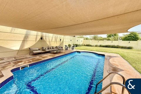 Villa in Legacy, Jumeirah Park, Dubai 4 bedrooms, 902 sq.m. № 76601 - photo 2