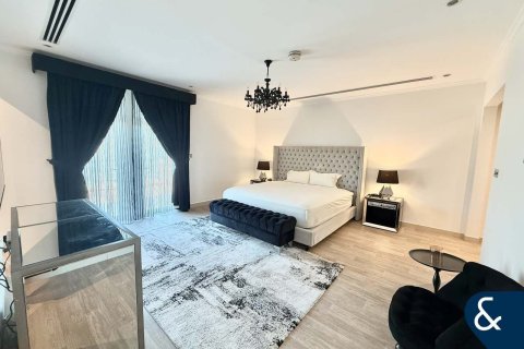 Villa in Legacy, Jumeirah Park, Dubai 4 bedrooms, 902 sq.m. № 76601 - photo 12