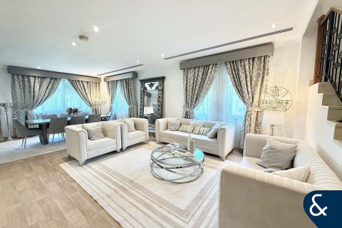 Villa in Legacy, Jumeirah Park, Dubai 4 bedrooms, 902 sq.m. № 76601 - photo 3