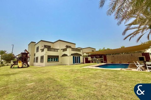 Villa in Legacy, Jumeirah Park, Dubai 4 bedrooms, 902 sq.m. № 76601 - photo 1
