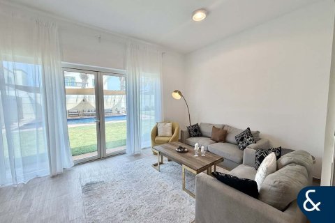 Villa in Legacy, Jumeirah Park, Dubai 4 bedrooms, 902 sq.m. № 76601 - photo 11