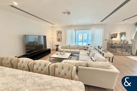 Villa in Legacy, Jumeirah Park, Dubai 4 bedrooms, 902 sq.m. № 76601 - photo 8