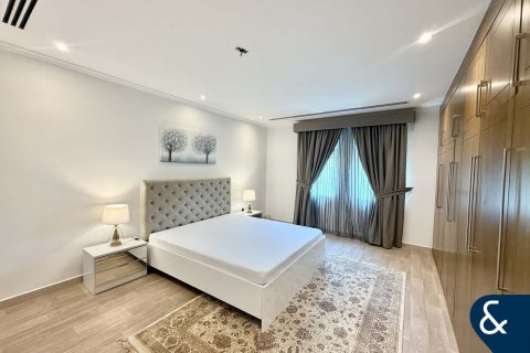 Villa in Legacy, Jumeirah Park, Dubai 4 bedrooms, 902 sq.m. № 76601 - photo 7
