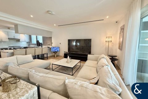 Villa in Legacy, Jumeirah Park, Dubai 4 bedrooms, 902 sq.m. № 76601 - photo 5