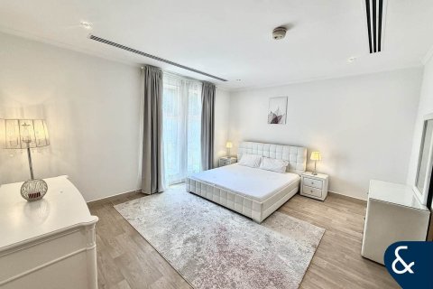 Villa in Legacy, Jumeirah Park, Dubai 4 bedrooms, 902 sq.m. № 76601 - photo 14