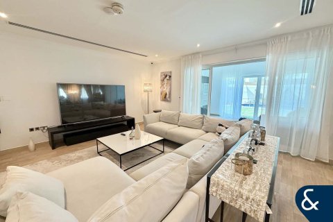 Villa in Legacy, Jumeirah Park, Dubai 4 bedrooms, 902 sq.m. № 76601 - photo 6