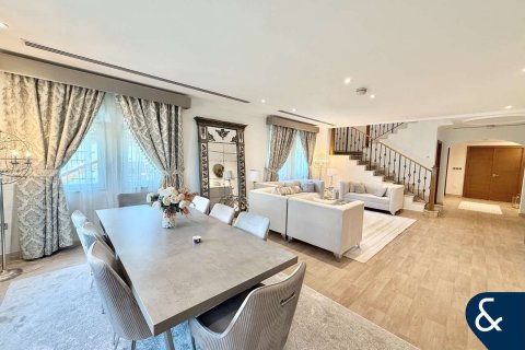 Villa in Legacy, Jumeirah Park, Dubai 4 bedrooms, 902 sq.m. № 76601 - photo 4