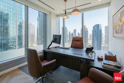 Bureau à Dubai, 834.3 m², № 99392