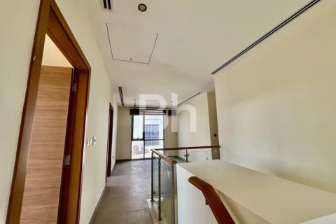 Снять в аренду виллу в Дубай Хилс Эстейт, Дубай: 4 спальни, 464м², № 24291 - фото 11