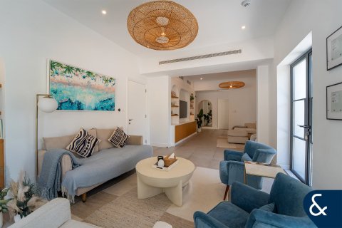 Villa in Arabian Ranches, Dubai 4 bedrooms, 272 sq.m. № 91167 - photo 3