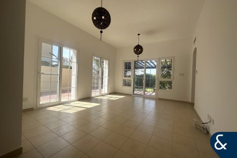 Купить виллу в Арабиан Ранчес, Дубай: 4 спальни, 293м², № 91174 - фото 2