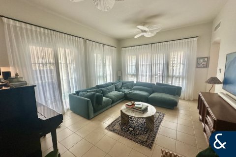Villa en Arabian Ranches, Dubai, 4 dormitorios, 293 m², № 91174 - foto 2