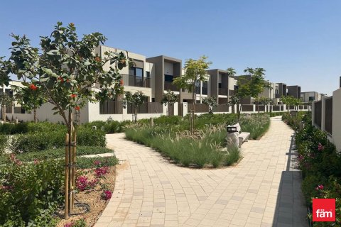 Купить виллу в Дубае: 4 спальни, 241.7м², № 76816 - фото 17