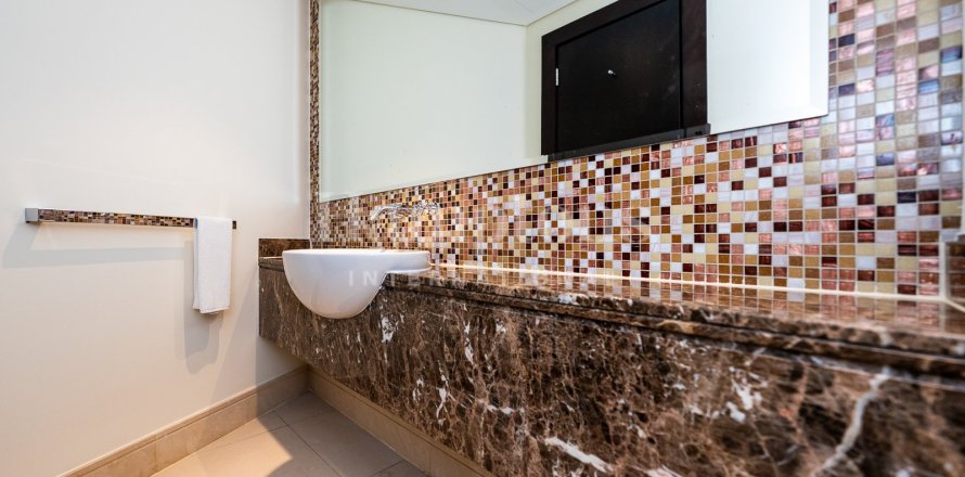 Apartment in Downtown Dubai (Downtown Burj Dubai), Dubai 2 bedrooms, 171.68 sq.m. № 95997