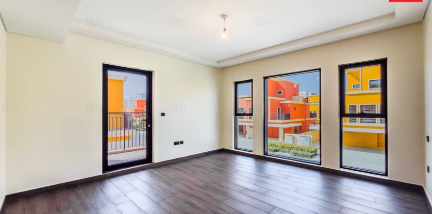 Townhouse in Dubai 5 bedrooms, 219.7 sq.m. № 115818