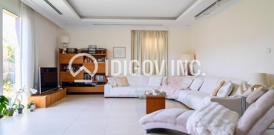 Вилла в Аль-Барше, Дубай, 3 спальни, 266м², № 38230