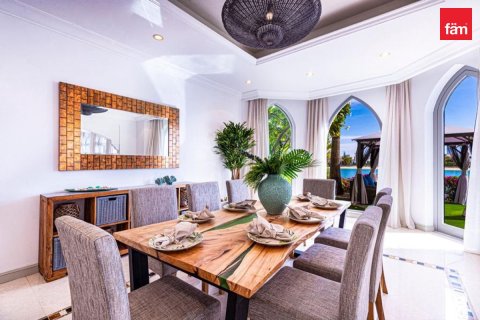 Villa en Palm Jumeirah, Dubai, 5 dormitorios, 623.2 m², № 123451 - foto 8