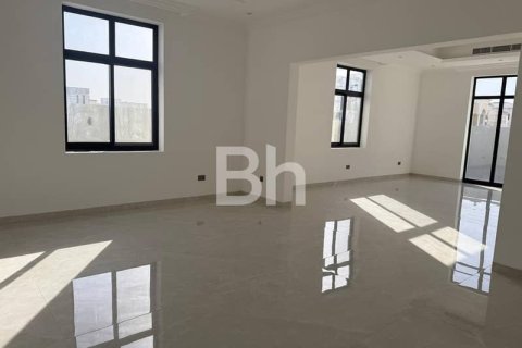 Villa in Dubai 4 bedrooms, 1115 sq.m. № 24067 - photo 3