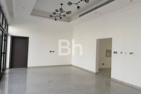 Villa in Dubai 4 bedrooms, 1115 sq.m. № 24067 - photo 1
