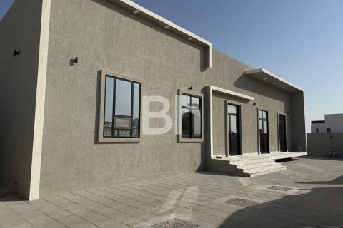 Villa in Dubai 4 bedrooms, 1115 sq.m. № 24067 - photo 2
