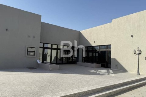 Villa in Dubai 4 bedrooms, 1115 sq.m. № 24067 - photo 4