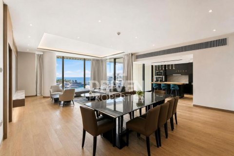 Apartment in Jumeirah Bay Island, Jumeirah, Dubai 3 bedrooms, 250.65 sq.m. № 138187